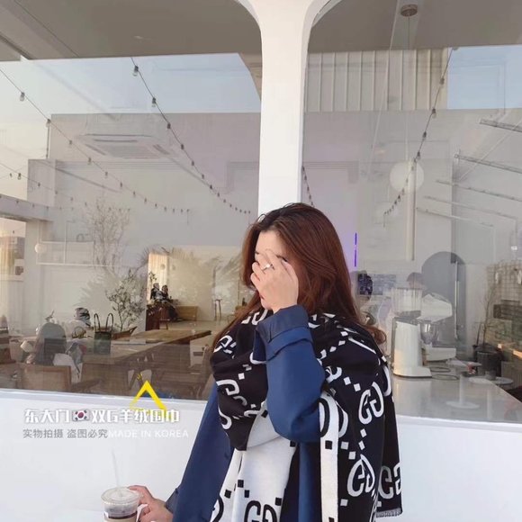 ๐โจAUTHENTICโจ๐Gucci scarf - Picture 6 of 7